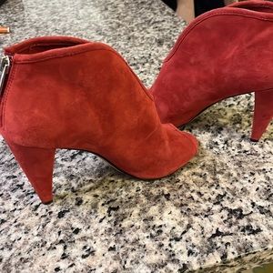 Stunning Vince Camuto Red Suede Amber Peep Toe Booties Size 9